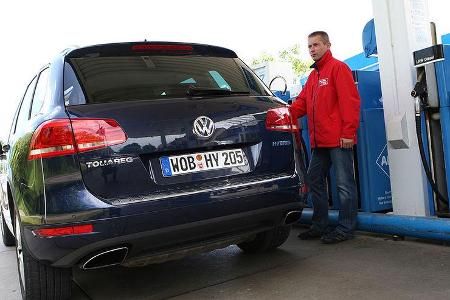 VW Touareg Hybrid Tankstelle