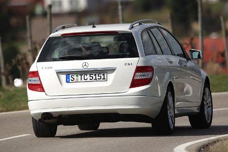 Der 156 PS starke Turbo beschleunigt den Kombi auf bis zu 213 km/h.