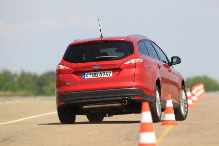 Ford Focus 1.6 Ecoboost Turnier Titan, Rückansicht, Heck, Slalom