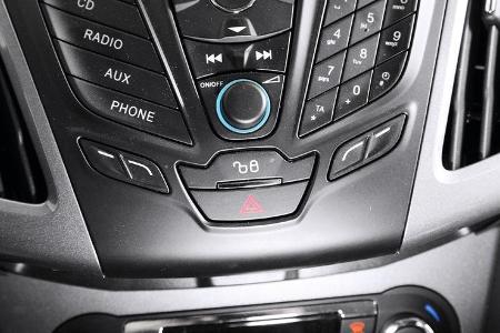 Ford Focus 1.6 Ecoboost Turnier Titan, Detail Hifi-Anlage, Tasten