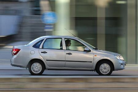 Lada Granta, Seitenansicht