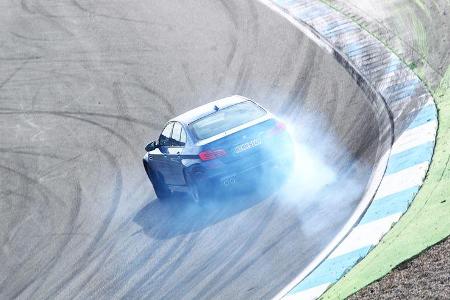 BMW M5, Steilkurve