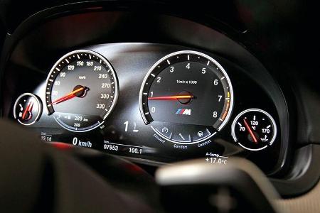 BMW M5, Rundinstrumente