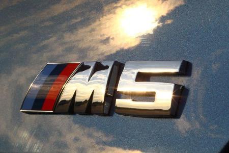 BMW M5, Emblem