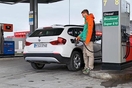 BMW X1 s-Drive 20d, Tankstelle