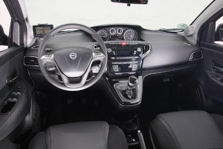 Lancia Ypsilon 0.9 Twinair, Cockpit, Lenkrad