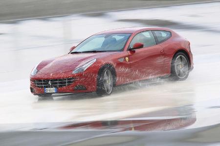 Ferrari FF, Seitenansicht, Wasserstraße