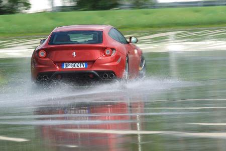 Ferrari FF, Heck, Wasserstraße