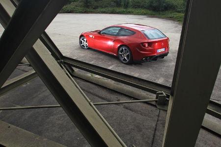 Ferrari FF, Seitenansicht, Gitter