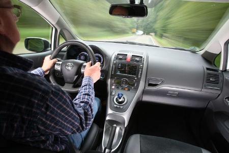 Toyota Auris Hybrid, Innenraum, Cockpit