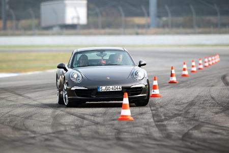 Porsche 911 Carrera S, Frontansicht, Slalom