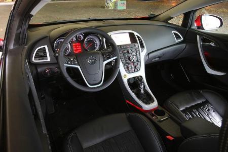 Opel Astra GTC 2.0 CDTi, Cockpit