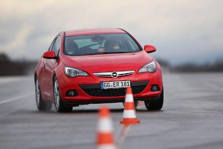 Opel Astra GTC 2.0 CDTi, Pylonen