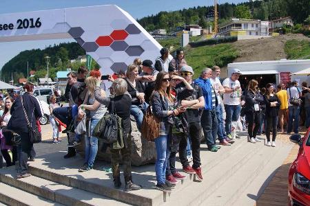 20_GTI_Treffen_Woerthersee_VW_Stand.jpg