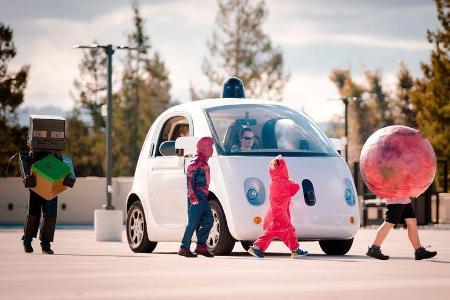 Google hat Milliarden in die Technolgie investiert und ist theoretisch bereit für einen großflächigen Einsatz. Was fehlt: Gl...