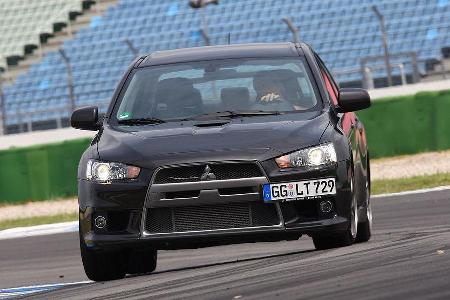 Der Mitsubishi legte dabei gleich um mehr als 100 Kilogramm Masse zu im direkten Vergleich zum Vorgänger.