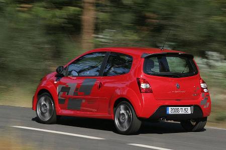 ... und Heckschürze und ein Dachkantenspoiler verraten den Twingo als Sport-Edition.