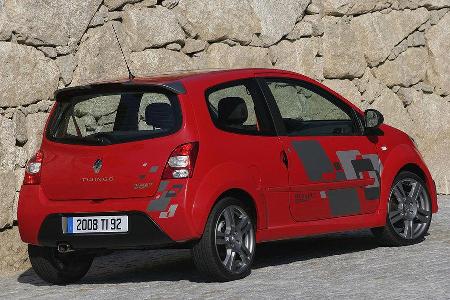 17 Zoll große Leichtmetallfelgen mit 195er-Reifen und einer dahinter verborgenen Sport-Bremsanlage runden den optischen Auft...