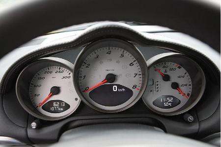 Gewohnt sportliche Anzeigen im Schalttafeleinsatz.