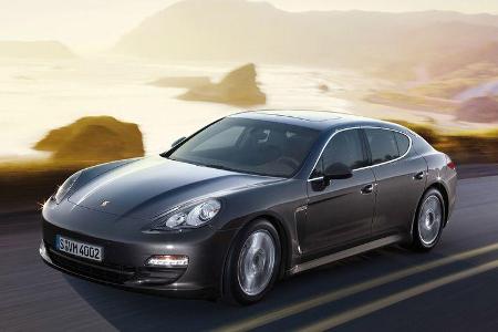 Bi-Xenon-Scheinwerfer bietet der Panamera serienmäßig.