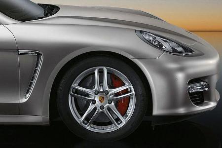 Auch die Scheinwerfer und Kotflügel sind typisch Porsche.