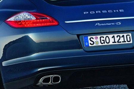 Für den Porsche-Wiedererkennungswert sorgen die Rückleuchten und der Auspuff.