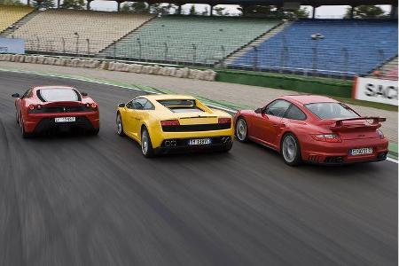Ferrari 430 Scuderia, Lamborghini Gallardo und Porsche GT2 treffen sich zum sportlichen Showdown an der Ideallinie.