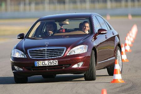 Gesundheitsministerin Ulla Schmidt fährt jedenfalls Mercedes S500.