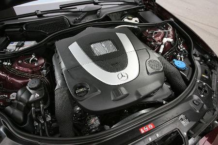 Technik versteckt: Der kultivierte 4,7-Liter-V8 verbirgt sich unter einer Abdeckung.
