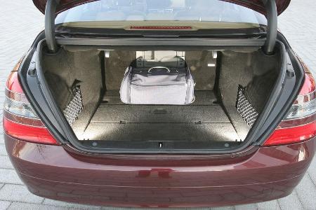 Mit 560 Litern ist der Gepäckraum größer als beim Audi.
