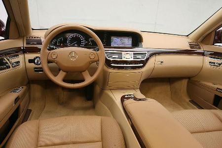 Futuristisch anmutendes Mercedes-Armaturenbrett ...