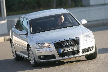 Der Audi regelt seine Kraft über ein Torsen-Differenzial, das je nach Fahrzustand 75 Prozent der Kraft auf Vorder- oder Hint...
