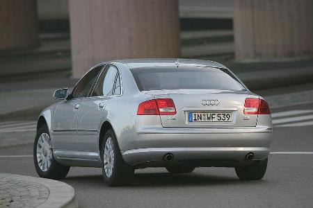 Der Audi untersteuert, wechselt aber zuweilen ins Ãbersteuern.