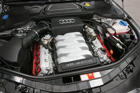 Technik sichtbar gemacht: temperamentvoller, 4,2 Liter großer Achtzylinder im A8