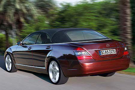Mercedes S-Klasse Cabrio
Vier Türen, Stoffdach im XXL-Format, maximaler Cabrio-Komfort.