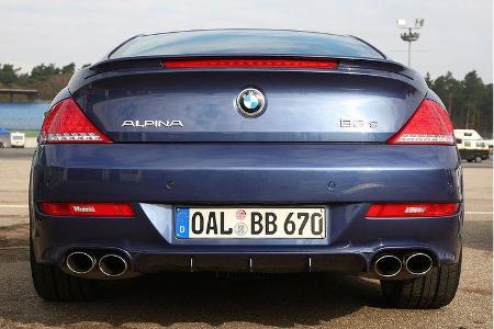 Dem Heck entweichen dank der Vierrohr-Abgasanlage wohlige und zugleich kernige V8-Klänge.