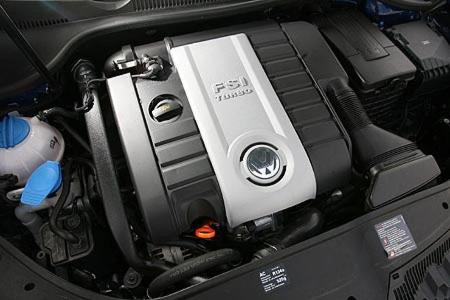 Der 2,0-Liter-Benzin-Direkteinspritzer soll später im Audi TT S sogar beachtliche 280 PS leisten.