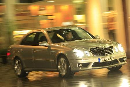 Der Mercedes schöpft seine Kraft aus dem bekannten 6,3-Liter-V8-Saugmotor, 514 PS an der Zahl.