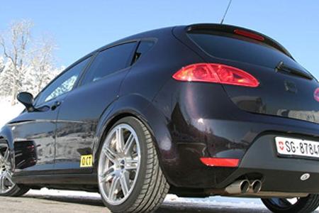 Besonders auffällig sind die großen Felgen des Cupra, ...