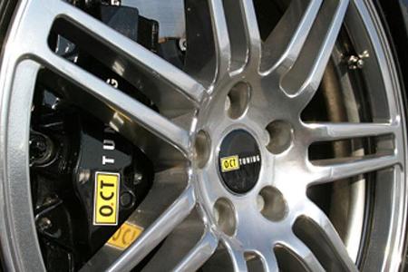 Die 19-Zoll-Felgen sind in drei verschiedenen Varianten erhältlich ...