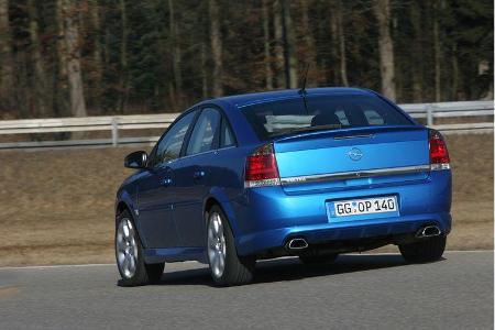BMW 330i - Opel Vectra OPC 05