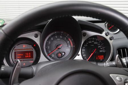Nissan 370Z, Rundinstrumente