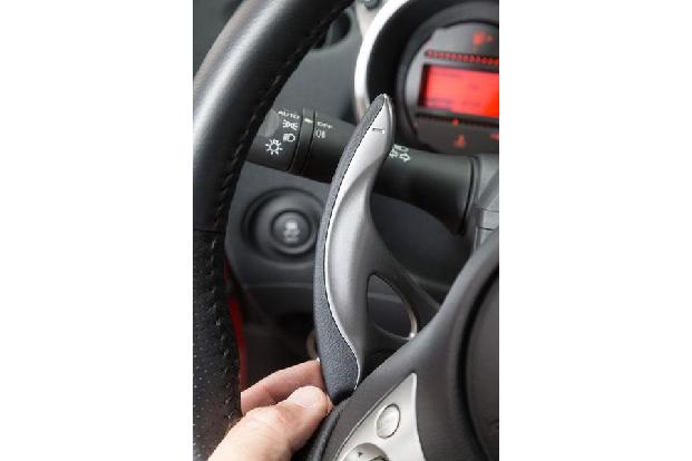 Nissan 370Z, Lenkradhebel
