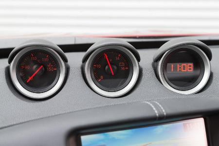Nissan 370Z, Anzeigeinstrumente