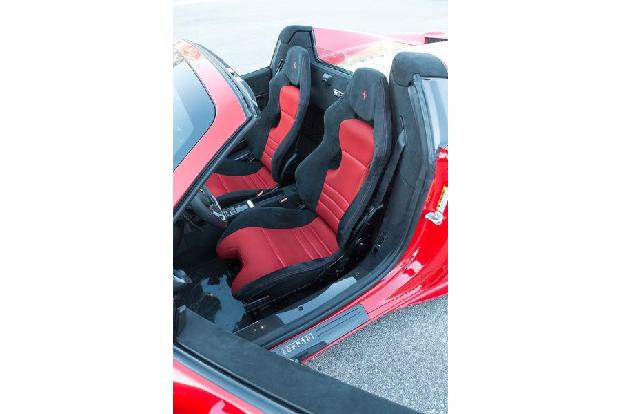 Ferrai 458 Speciale A, Fahrersitz