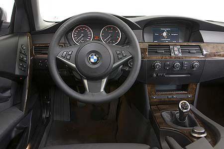 Das aktuelle i-Drive-System im BMW lässt sich besser bedienen als ältere Versionen.