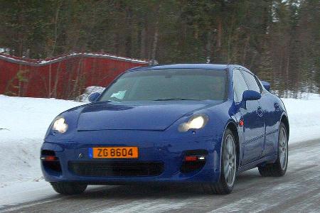 Auch der Quattroporte-Jäger Porsche Panamera musste zwei Winter an den Polarkreis.