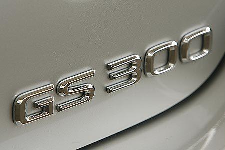 Der V6 im GS 300 stellt 249 PS bereit.
