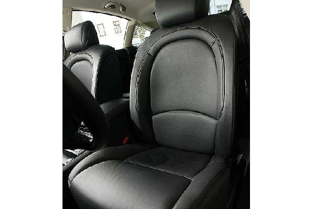 Elektrisch verstellbare Einzelsitze als exquisites Citroën-Extra.