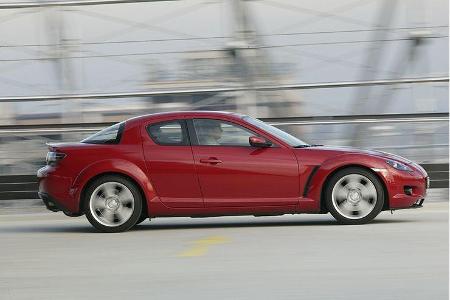 Nur der scheinbar überflüssige Karosseriespalt des RX-8 verrät die hintere Tür